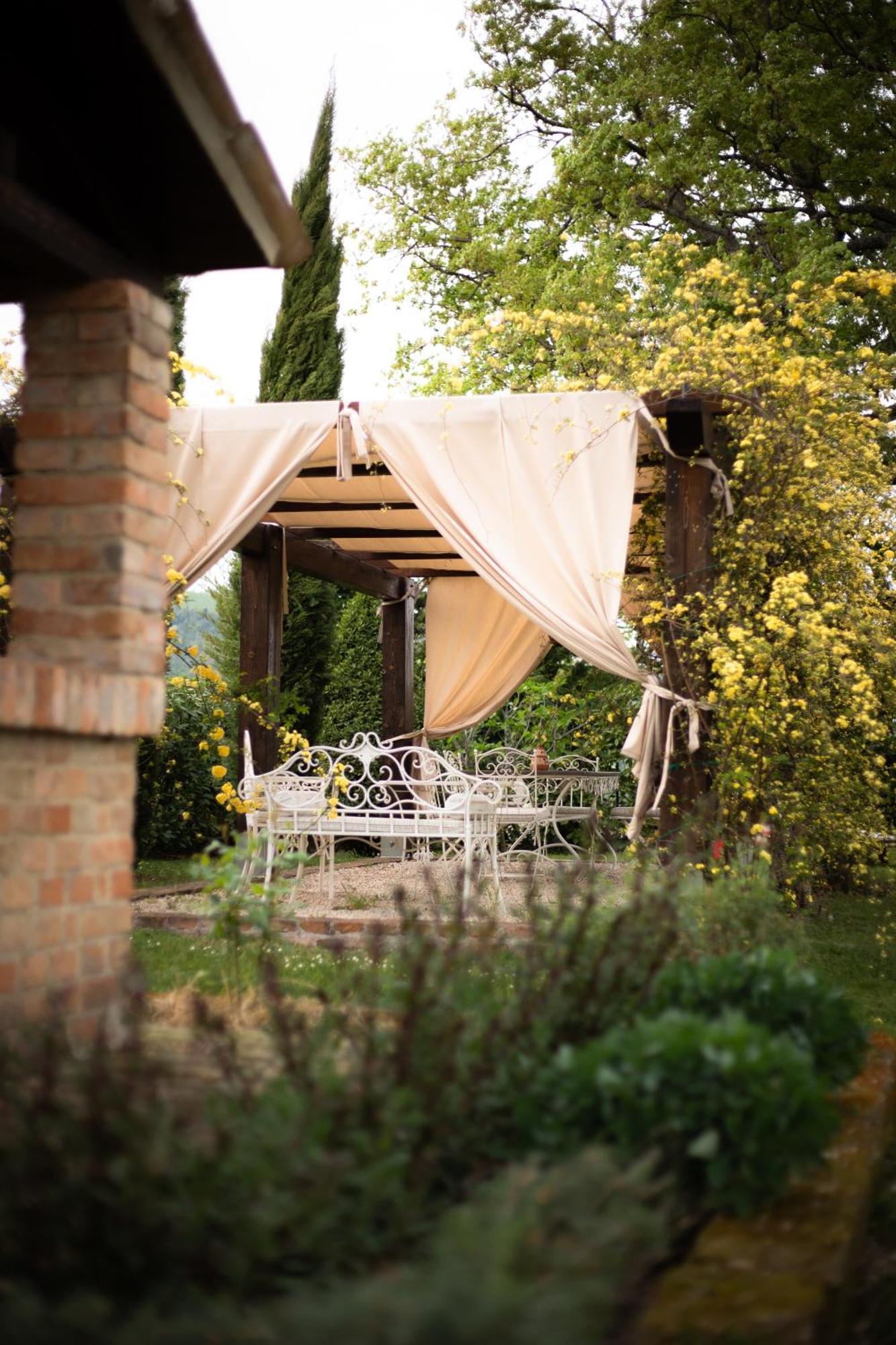 Ca' Le Cerque, Villa Surrounded By The Marche Nature Fossombrone Exterior photo